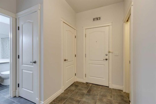 304-1606 4 Street Nw, Calgary, AB - Indoor Photo Showing Other Room