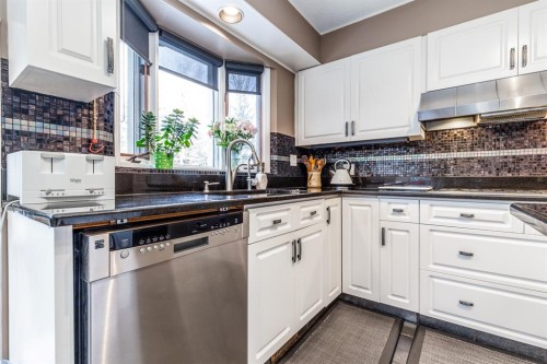 63 Edgeridge Court Nw, Calgary, AB - Indoor Photo Showing Kitchen