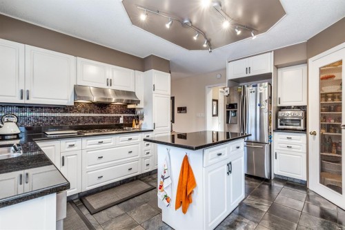 63 Edgeridge Court Nw, Calgary, AB - Indoor Photo Showing Kitchen With Upgraded Kitchen
