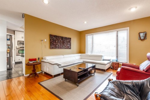 63 Edgeridge Court Nw, Calgary, AB - Indoor Photo Showing Living Room