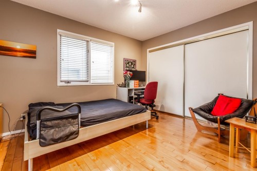 63 Edgeridge Court Nw, Calgary, AB - Indoor Photo Showing Bedroom