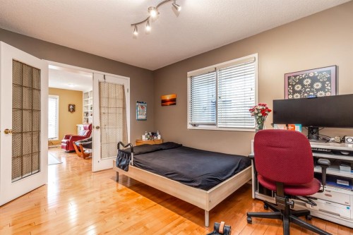 63 Edgeridge Court Nw, Calgary, AB - Indoor Photo Showing Bedroom