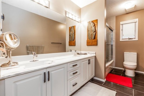 63 Edgeridge Court Nw, Calgary, AB - Indoor Photo Showing Bathroom