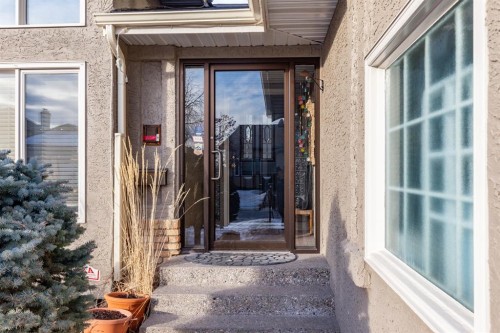 63 Edgeridge Court Nw, Calgary, AB - Outdoor