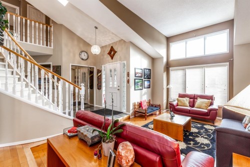 63 Edgeridge Court Nw, Calgary, AB - Indoor Photo Showing Living Room
