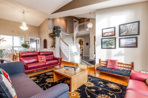 63 Edgeridge Court Nw, Calgary, AB - Indoor Photo Showing Living Room