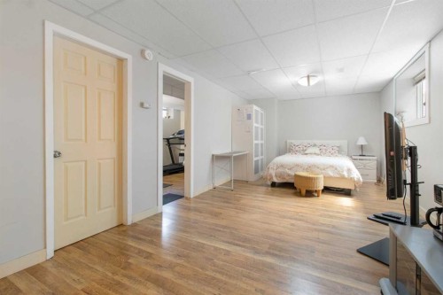 31 Bridlewood Road Sw, Calgary, AB - Indoor Photo Showing Bedroom