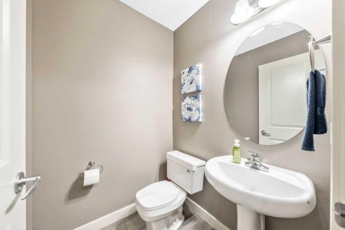 20 Sherwood Rise Nw, Calgary, AB - Indoor Photo Showing Bathroom