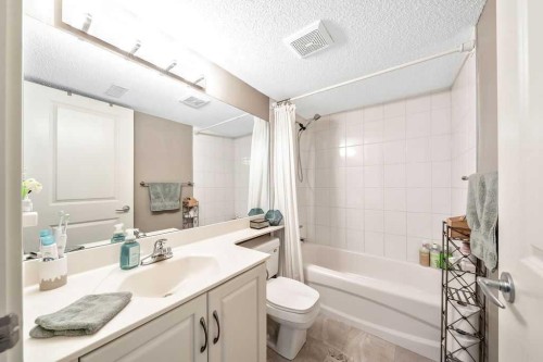 20 Sherwood Rise Nw, Calgary, AB - Indoor Photo Showing Bathroom