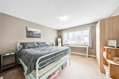 20 Sherwood Rise Nw, Calgary, AB - Indoor Photo Showing Bedroom