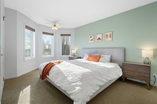 2213 31 Avenue Sw, Calgary, AB - Indoor Photo Showing Bedroom