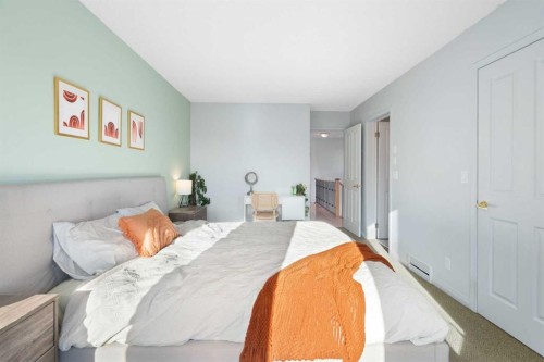 2213 31 Avenue Sw, Calgary, AB - Indoor Photo Showing Bedroom