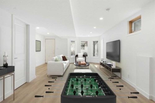 2213 31 Avenue Sw, Calgary, AB - Indoor