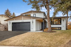 216 Oakridge Place SW Calgary, AB T2V 1V2
