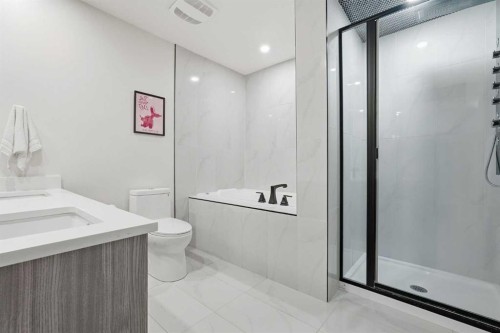 711 101 Avenue Sw, Calgary, AB - Indoor Photo Showing Bathroom