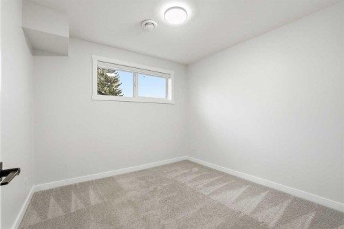 711 101 Avenue Sw, Calgary, AB - Indoor Photo Showing Other Room