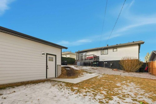 711 101 Avenue Sw, Calgary, AB - Outdoor With Exterior