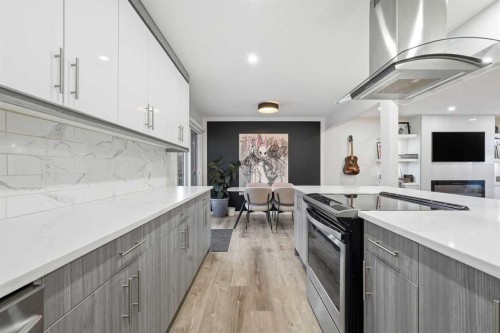 711 101 Avenue Sw, Calgary, AB - Indoor Photo Showing Kitchen With Upgraded Kitchen
