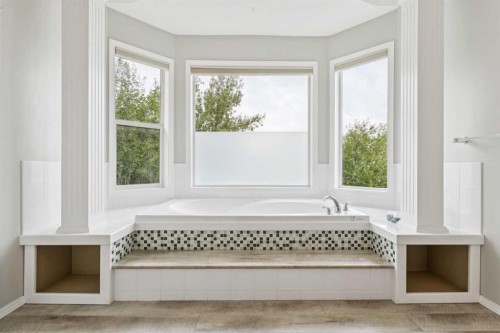 132 Citadel Meadow Bay Nw, Calgary, AB - Indoor Photo Showing Bathroom