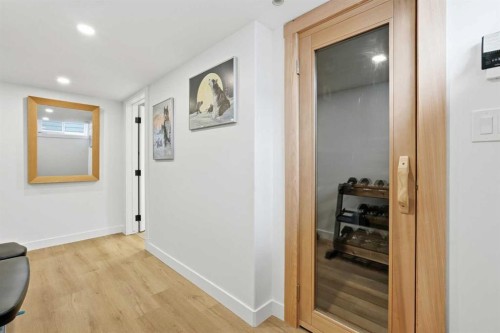 8615 7 Street Sw, Calgary, AB - Indoor Photo Showing Other Room