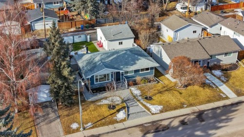 8615 7 Street Sw, Calgary, AB - Outdoor