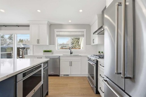 8615 7 Street Sw, Calgary, AB - Indoor Photo Showing Kitchen With Upgraded Kitchen
