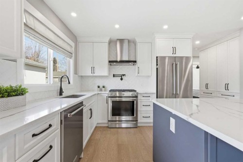 8615 7 Street Sw, Calgary, AB - Indoor Photo Showing Kitchen With Upgraded Kitchen