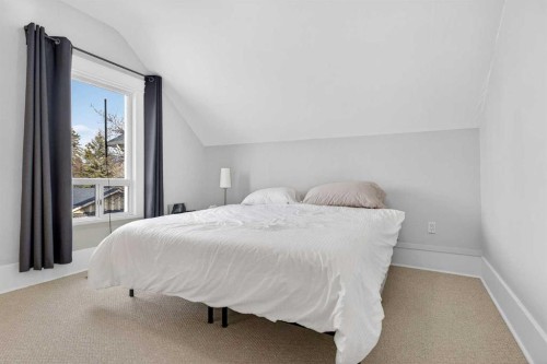 414 12 Avenue Nw, Calgary, AB - Indoor Photo Showing Bedroom