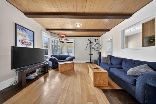 414 12 Avenue Nw, Calgary, AB - Indoor Photo Showing Living Room
