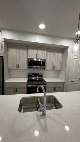 3210-33 Carringham Gate Nw, Calgary, AB 