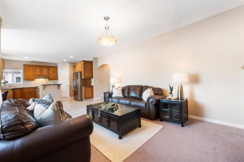 8 Heritage Cove, Heritage Pointe, AB - Indoor Photo Showing Living Room