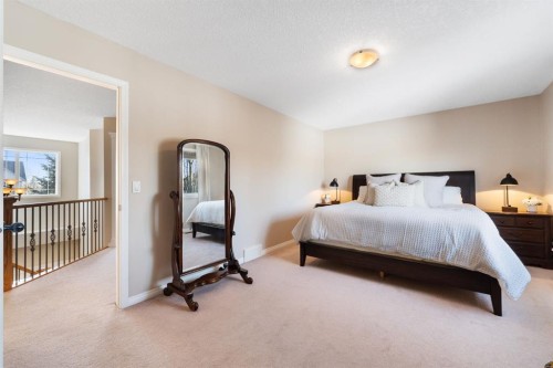 8 Heritage Cove, Heritage Pointe, AB - Indoor Photo Showing Bedroom