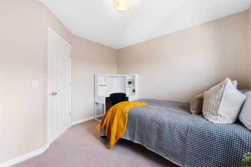 8 Heritage Cove, Heritage Pointe, AB - Indoor Photo Showing Bedroom