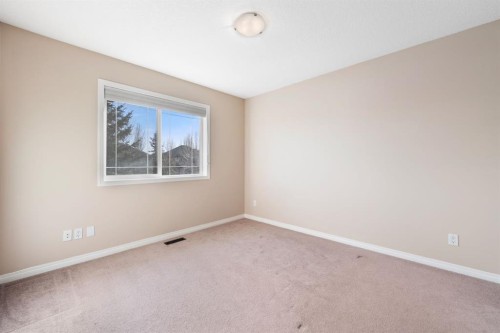 8 Heritage Cove, Heritage Pointe, AB - Indoor Photo Showing Other Room