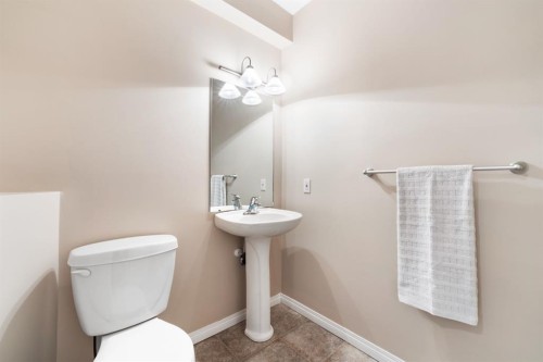 8 Heritage Cove, Heritage Pointe, AB - Indoor Photo Showing Bathroom