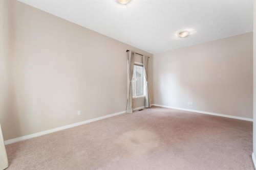 8 Heritage Cove, Heritage Pointe, AB - Indoor Photo Showing Other Room