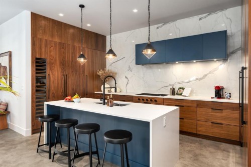 411 Cliffe Avenue Sw, Calgary, AB - Indoor Photo Showing Kitchen With Upgraded Kitchen