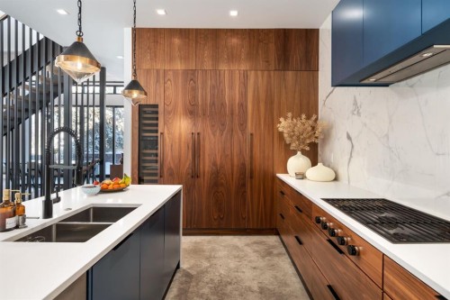 411 Cliffe Avenue Sw, Calgary, AB - Indoor Photo Showing Kitchen With Double Sink