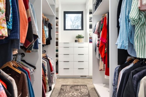 411 Cliffe Avenue Sw, Calgary, AB - Indoor With Storage