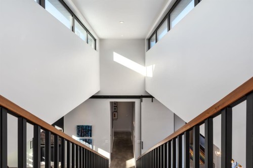 411 Cliffe Avenue Sw, Calgary, AB - Indoor Photo Showing Other Room