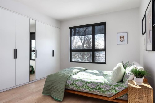 411 Cliffe Avenue Sw, Calgary, AB - Indoor Photo Showing Bedroom