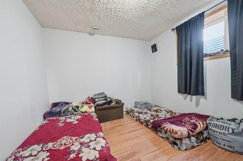 218 Tarawood Place Ne, Calgary, AB - Indoor Photo Showing Bedroom