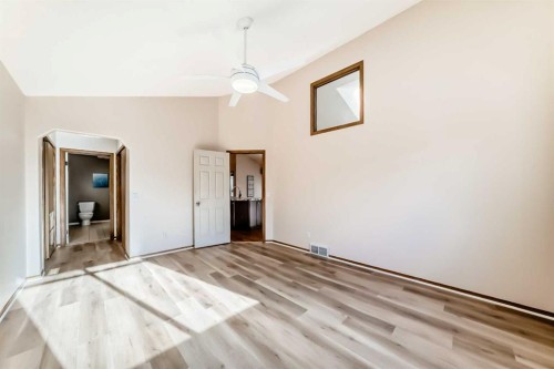 110 Somerglen Road Sw, Calgary, AB - Indoor Photo Showing Other Room
