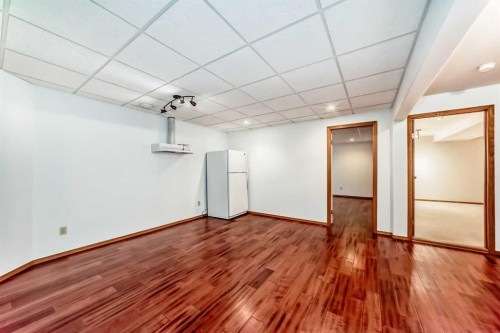 110 Somerglen Road Sw, Calgary, AB - Indoor Photo Showing Other Room