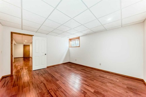 110 Somerglen Road Sw, Calgary, AB - Indoor Photo Showing Other Room
