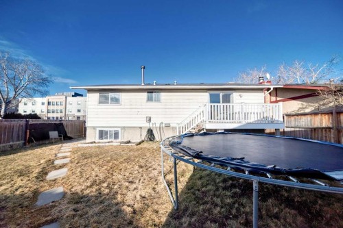 7160 Temple Drive Ne, Calgary, AB - Outdoor