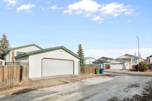 111 Woodside Circle Nw, Airdrie, AB 