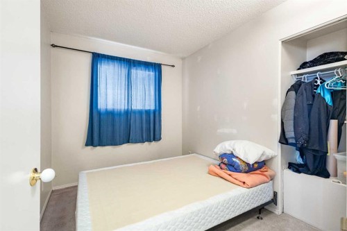6496 54 Street Ne, Calgary, AB - Indoor Photo Showing Other Room