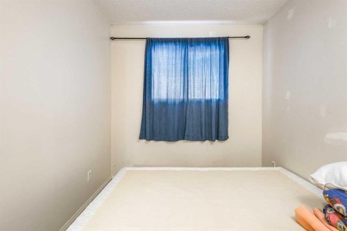 6496 54 Street Ne, Calgary, AB - Indoor