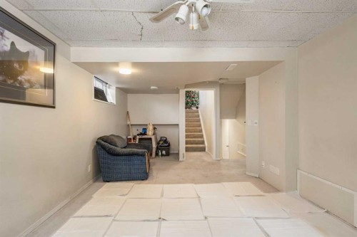 6496 54 Street Ne, Calgary, AB - Indoor Photo Showing Other Room